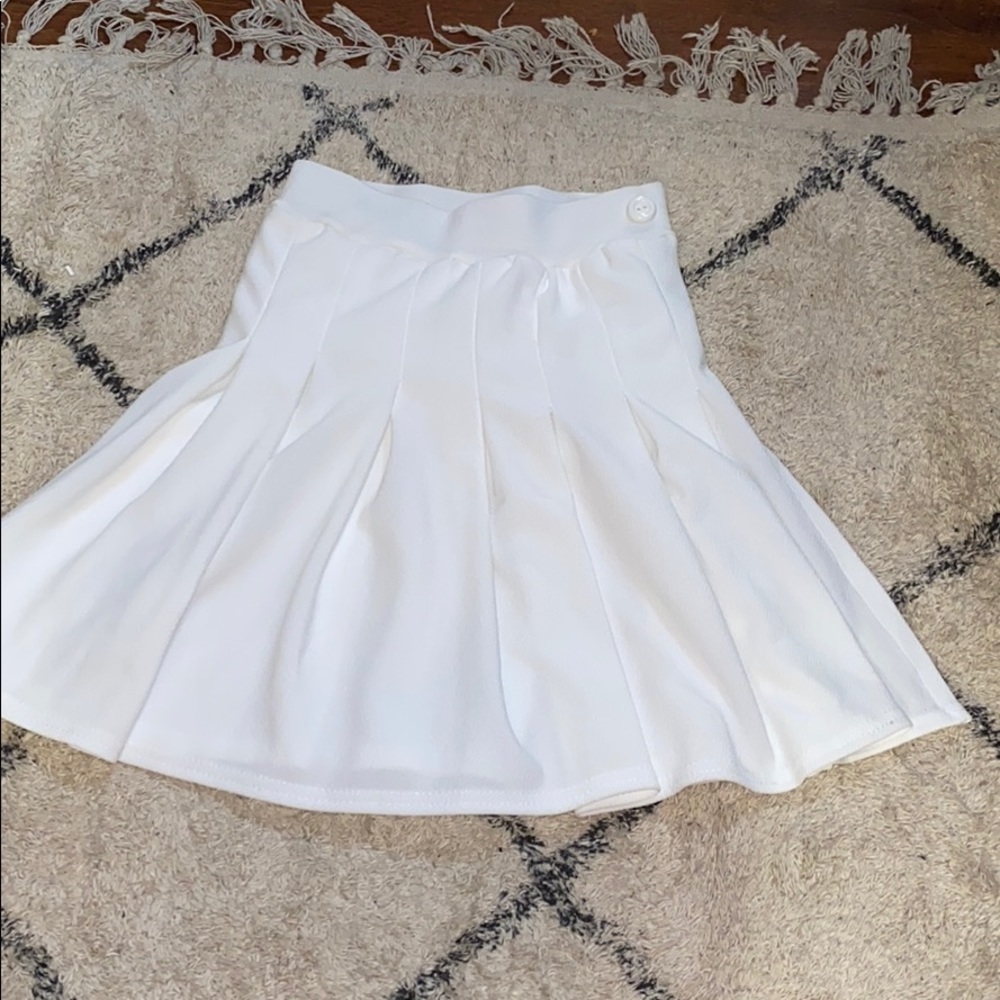 White tennis style pleated skirt